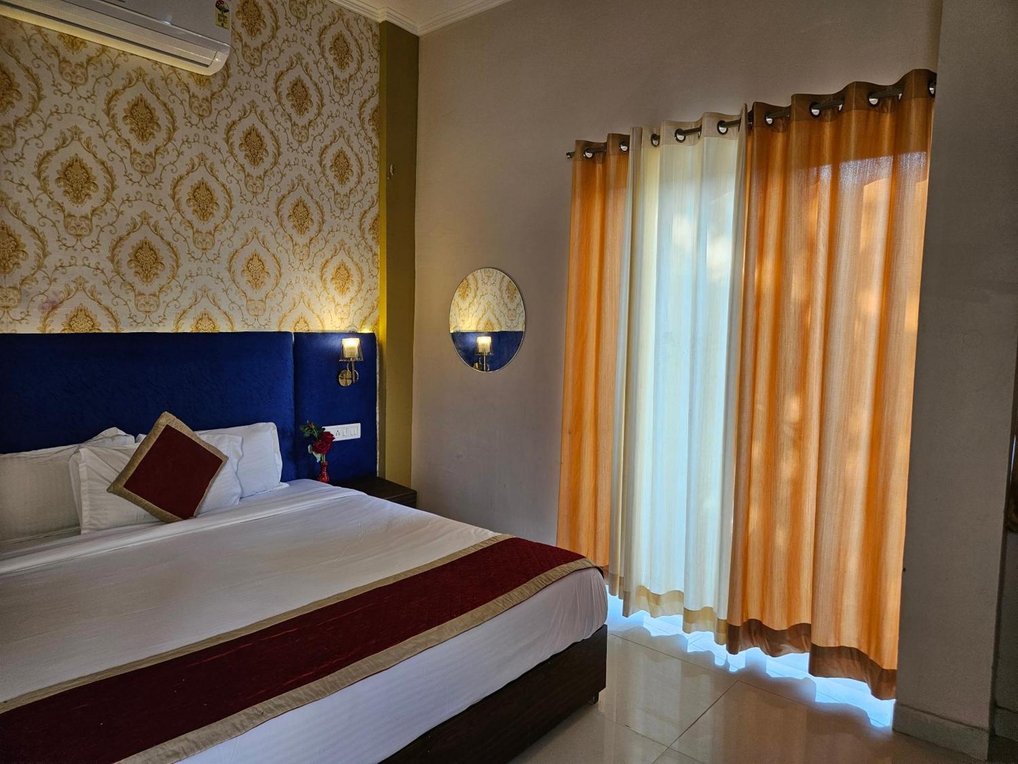 The Indraj Palace Hotel Jaipur Buitenkant foto